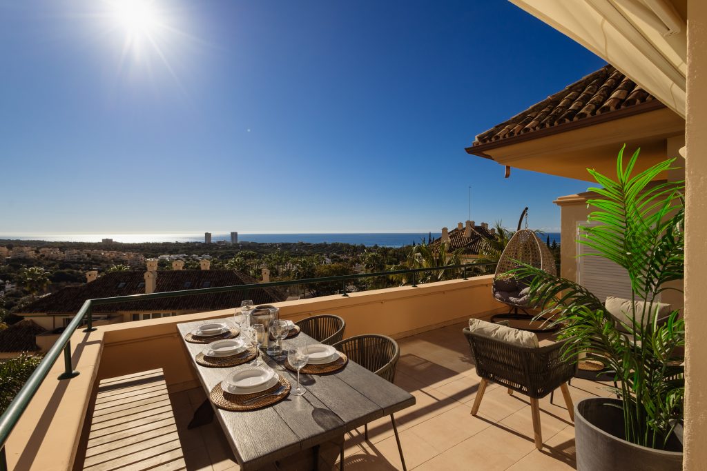 Apartamento con vistas al mar en Elviria Hills
